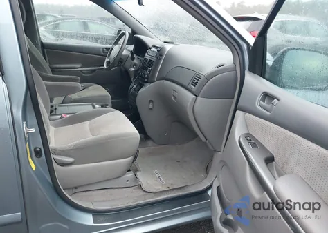 2010 Toyota Sienna Ce/Le z USA, uszkodzony, nr VIN 5TDKK4CC8AS324618